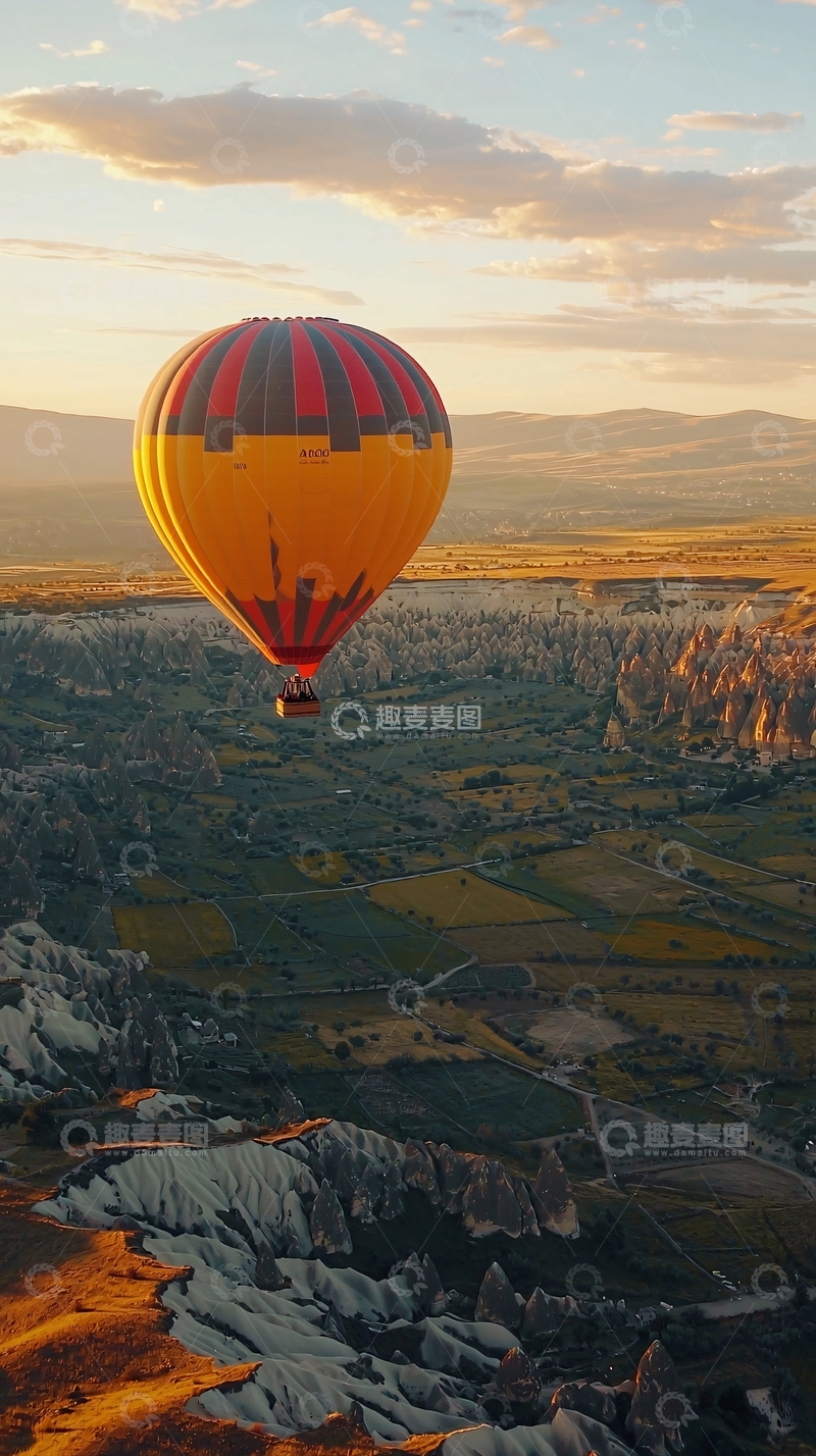 高清大图下载【趣麦麦图】热气球飞跃卡帕多奇亚