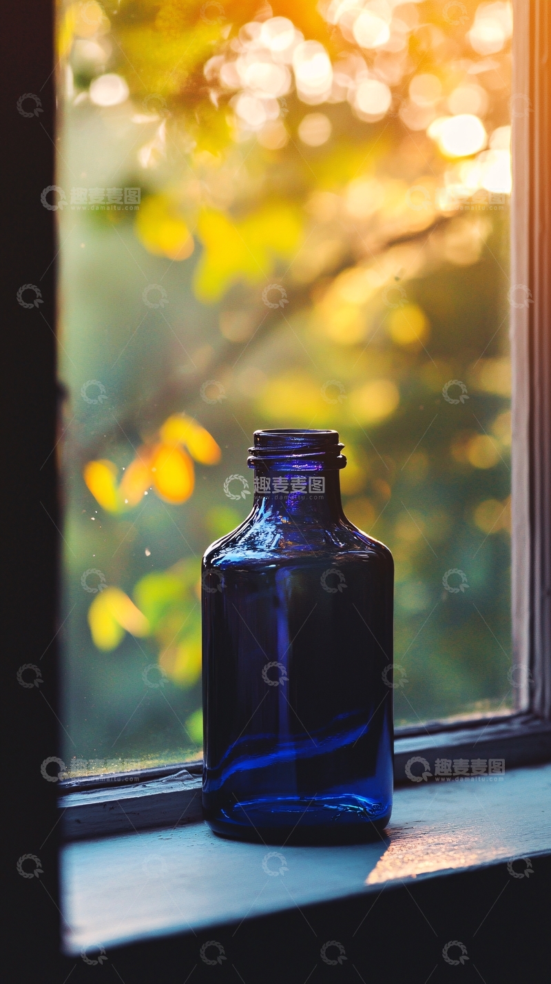 高清大图下载【趣麦麦图】蓝色玻璃瓶