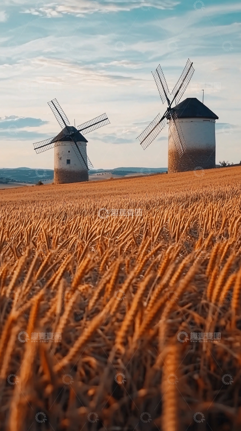 高清大图下载【趣麦麦图】田园风光下的古老风车