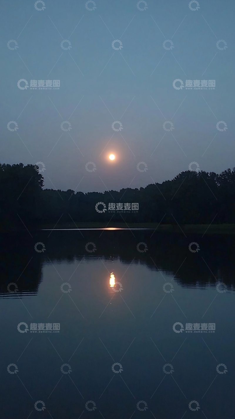 高清大图下载【趣麦麦图】湖面日落倒影