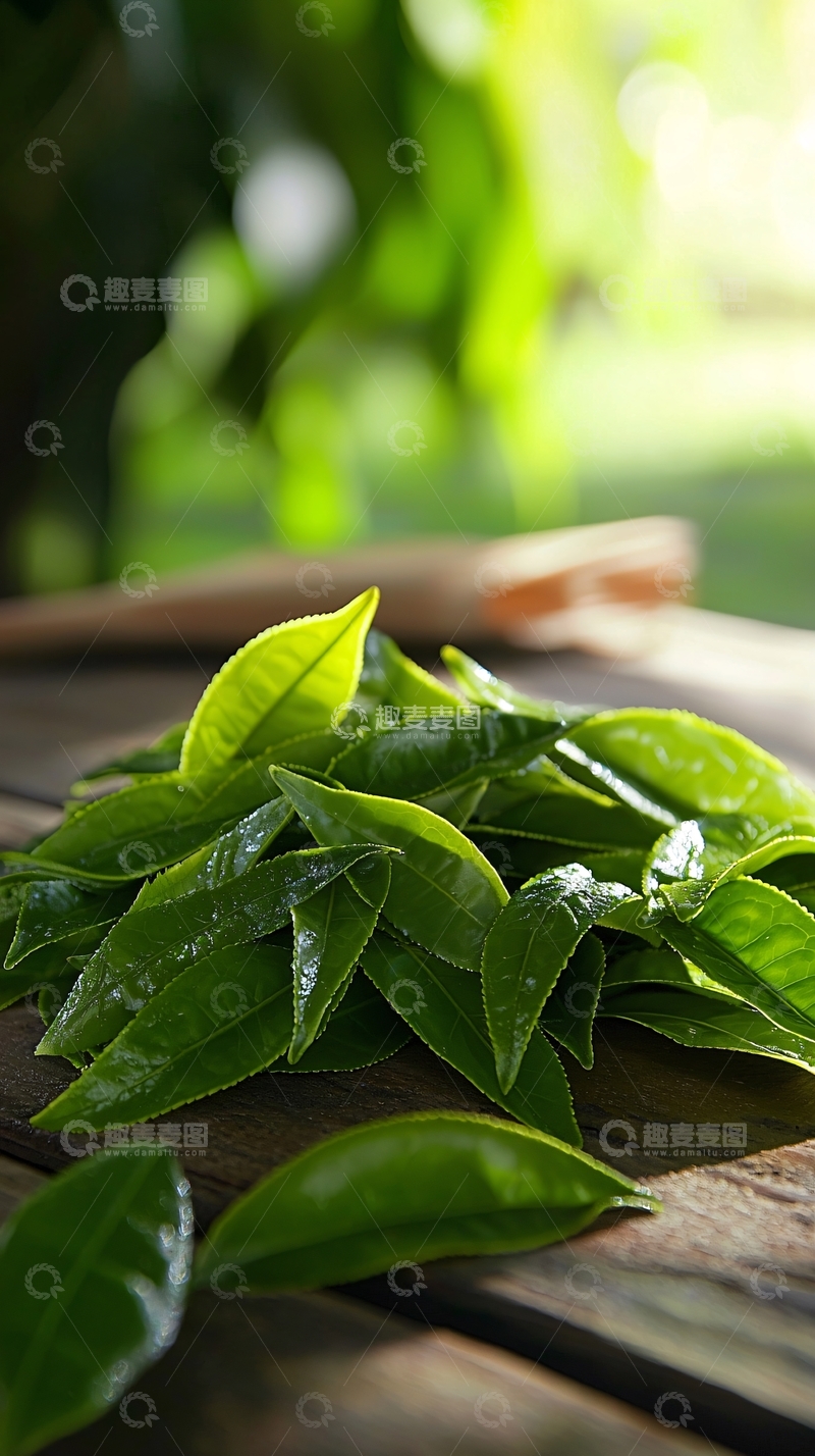 高清大图下载【趣麦麦图】绿茶叶堆在木桌上