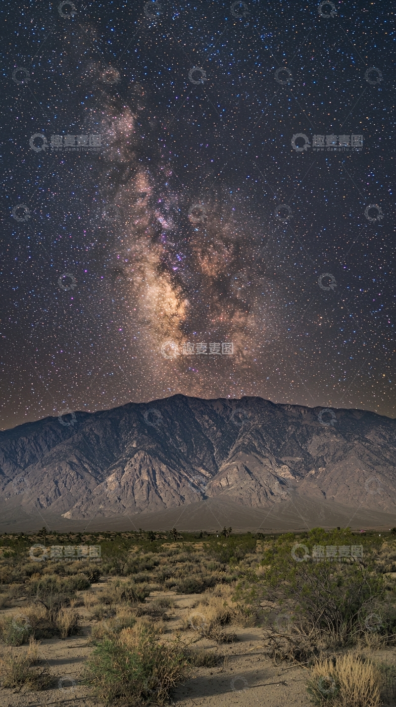 高清大图下载【趣麦麦图】夜空下的山脉与银河