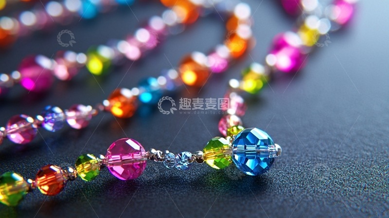 高清大图下载【趣麦麦图】彩色水晶珠链