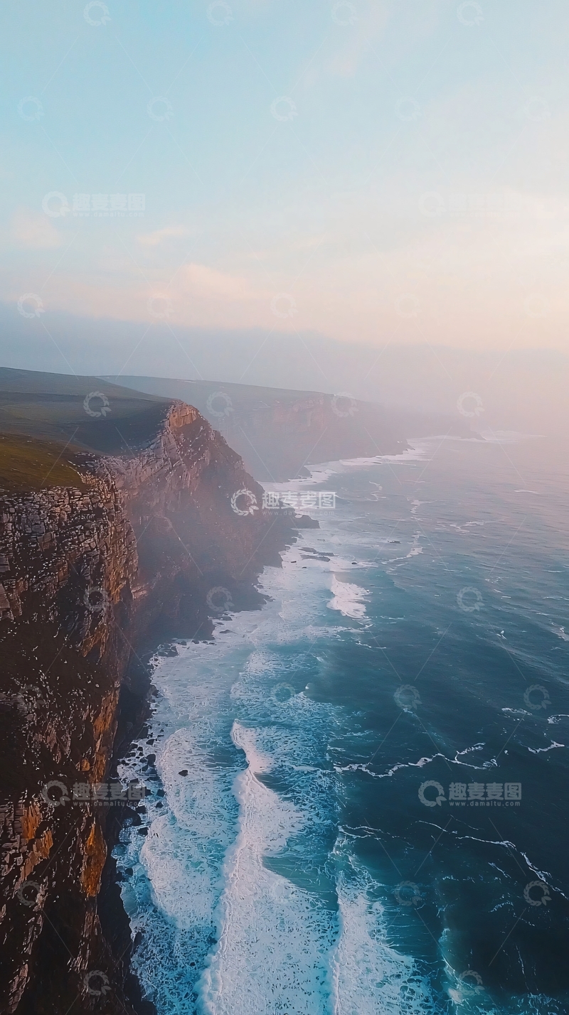 高清大图下载【趣麦麦图】悬崖峭壁与海浪的壮丽景色