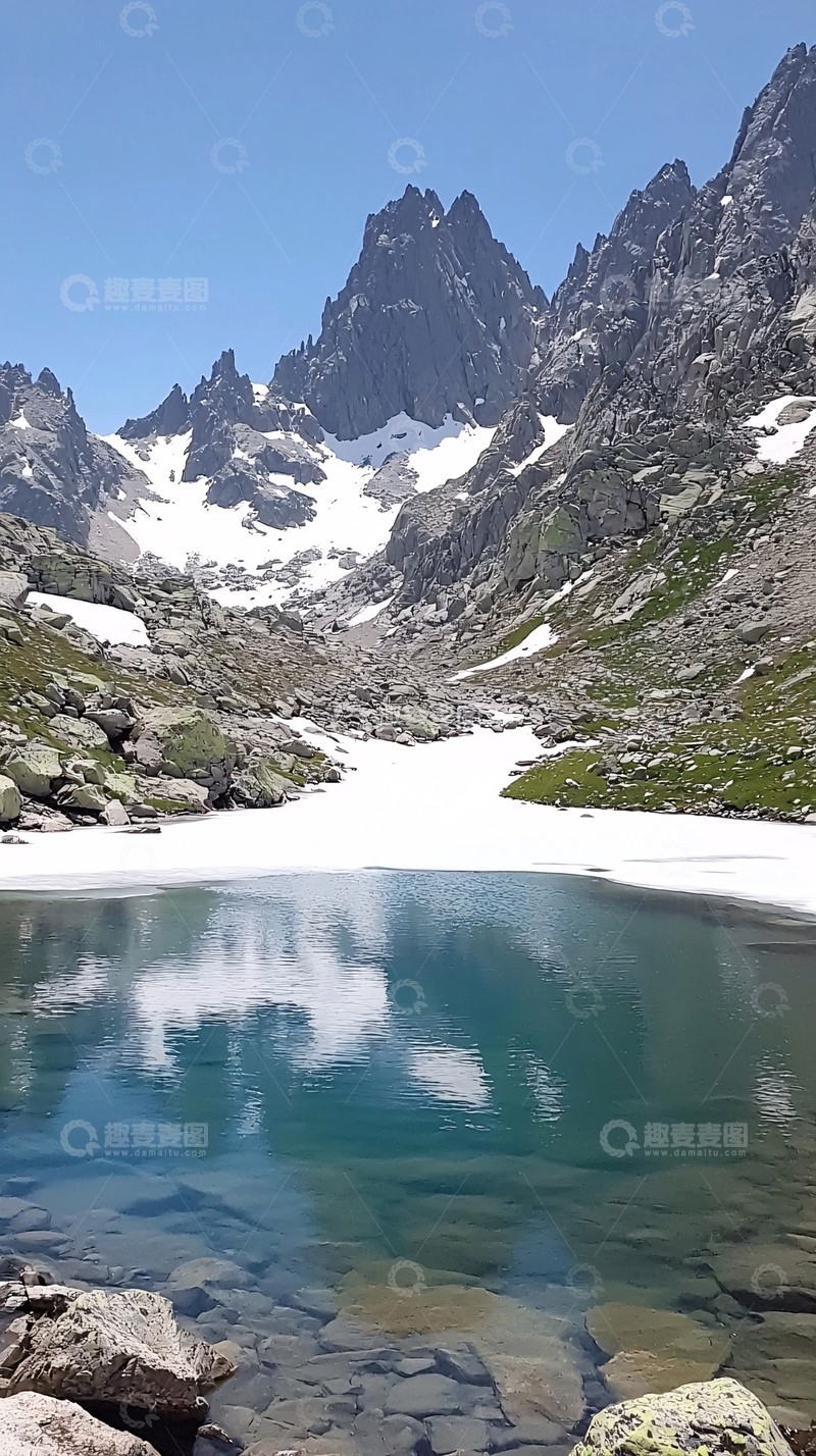 高清大图下载【趣麦麦图】阿尔卑斯山脉冰川湖泊