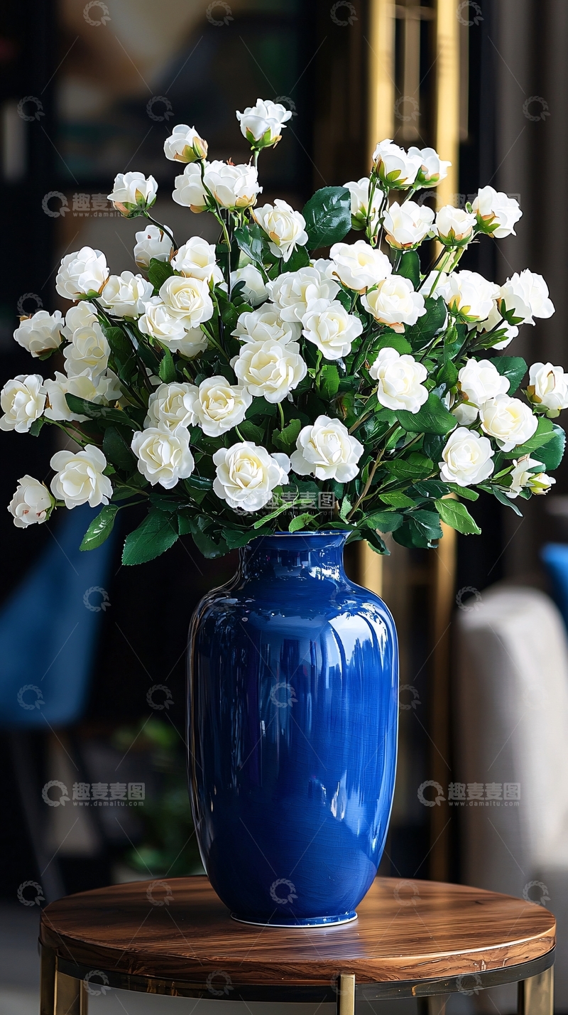 高清大图下载【趣麦麦图】蓝色瓷瓶白玫瑰