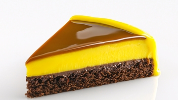 黄色的芒果慕斯蛋糕