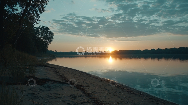 高清大图下载【趣麦麦图】平静湖面日出景色