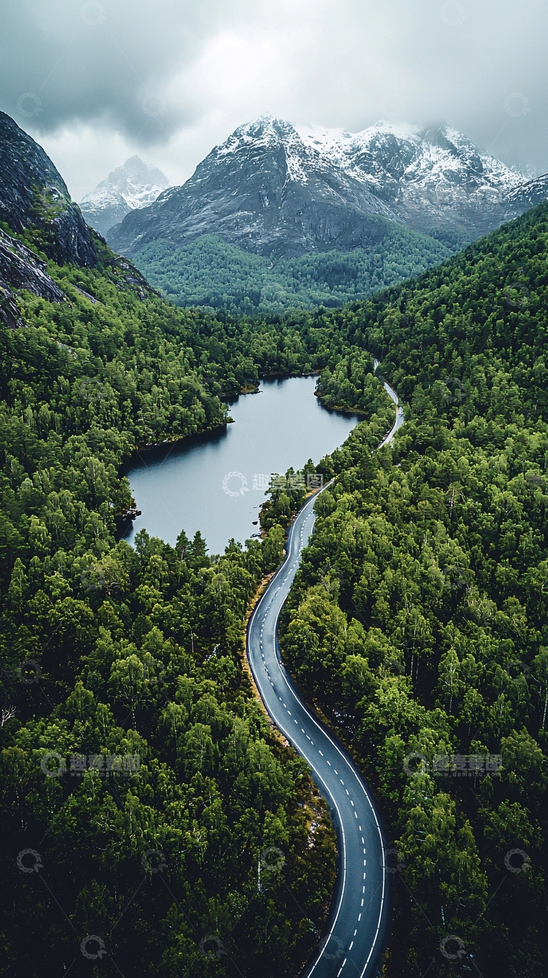 高清大图下载【趣麦麦图】蜿蜒山路湖泊绿树