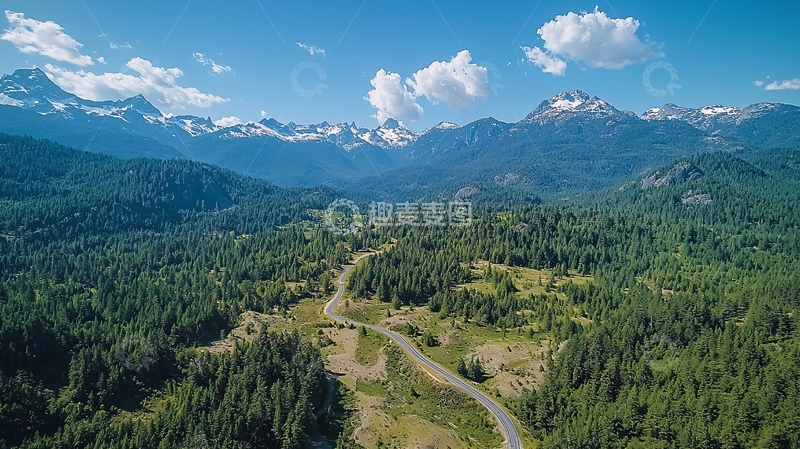 高清大图下载【趣麦麦图】山脉森林交织的壮丽景色