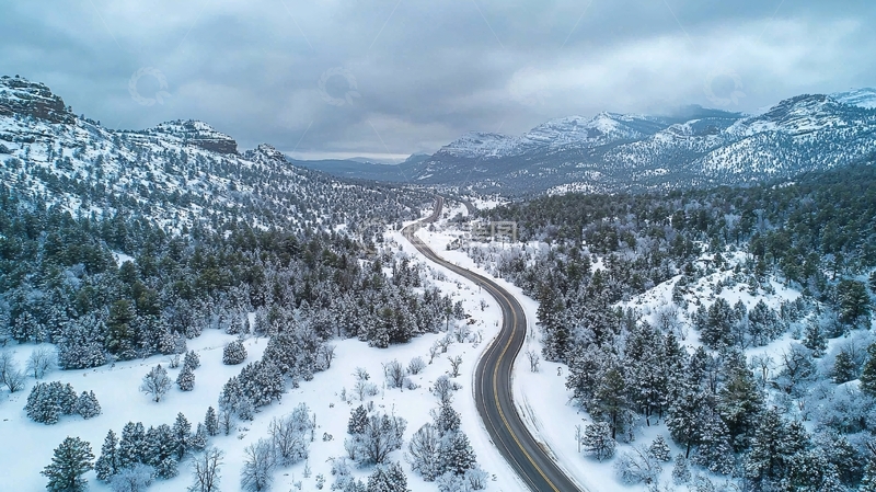 高清大图下载【趣麦麦图】雪山环绕的蜿蜒公路