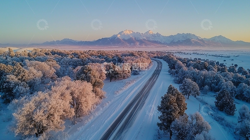 高清大图下载【趣麦麦图】雪后公路通向远山