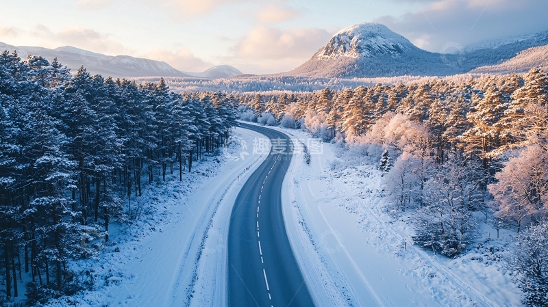 高清大图下载【趣麦麦图】雪山森林公路的冬季景色