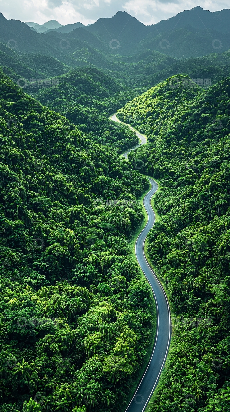 高清大图下载【趣麦麦图】蜿蜒公路穿过绿色山谷