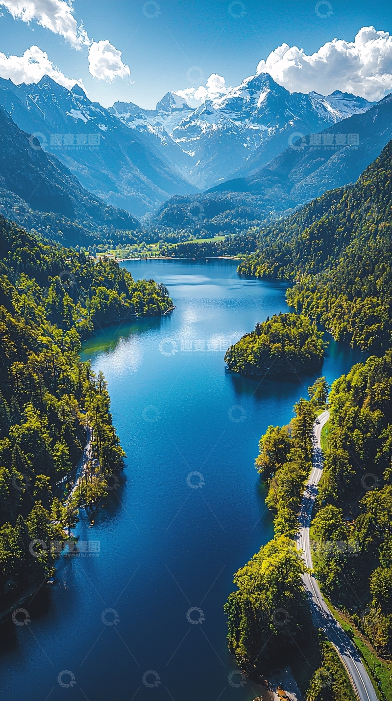 高清大图下载【趣麦麦图】山水相依的宁静湖泊