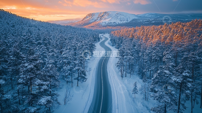 高清大图下载【趣麦麦图】雪地公路延伸至远方