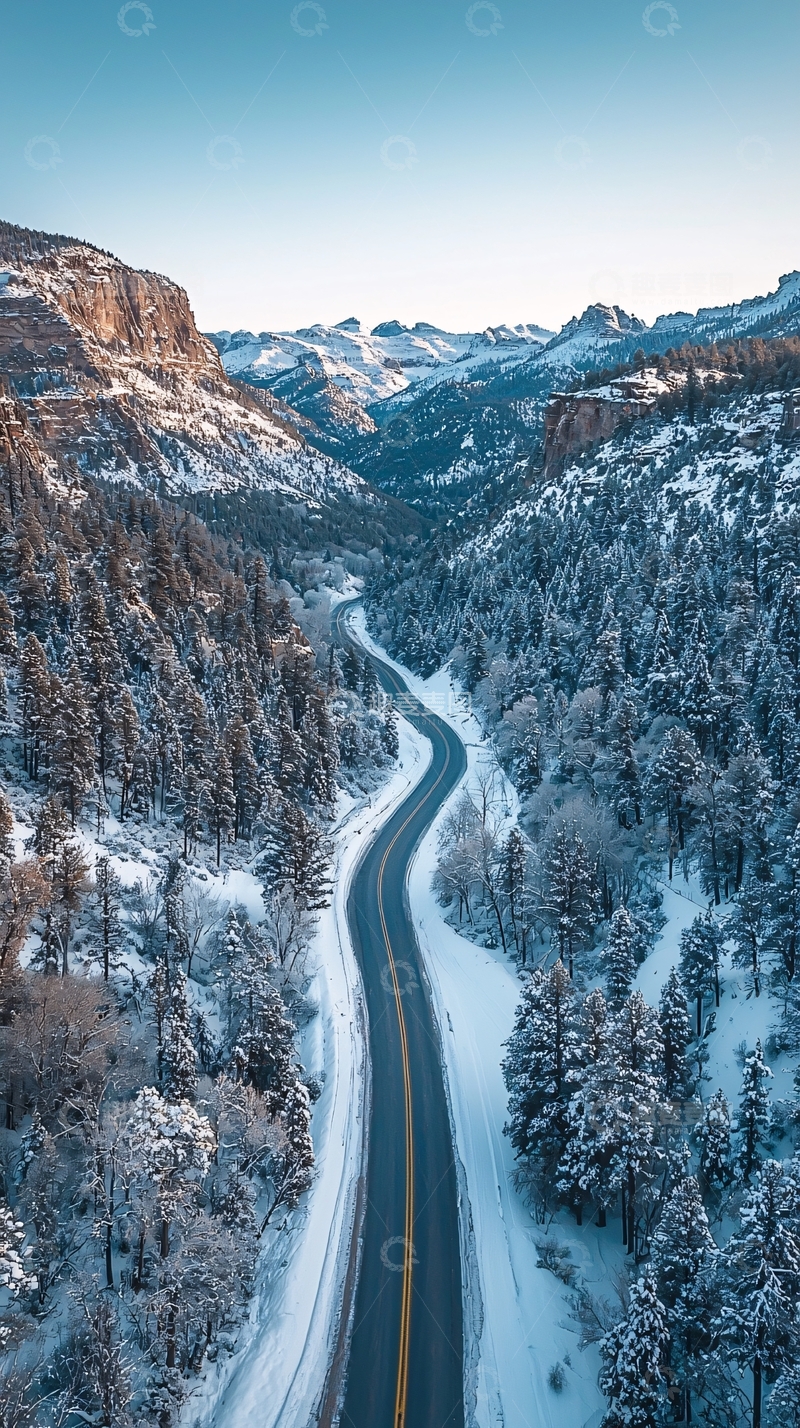 高清大图下载【趣麦麦图】冬季山谷中的蜿蜒公路