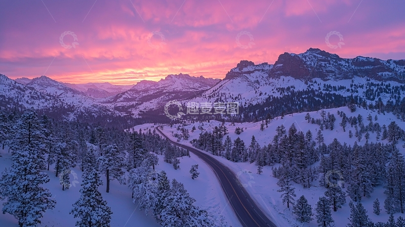 高清大图下载【趣麦麦图】冬季山脉粉色日落