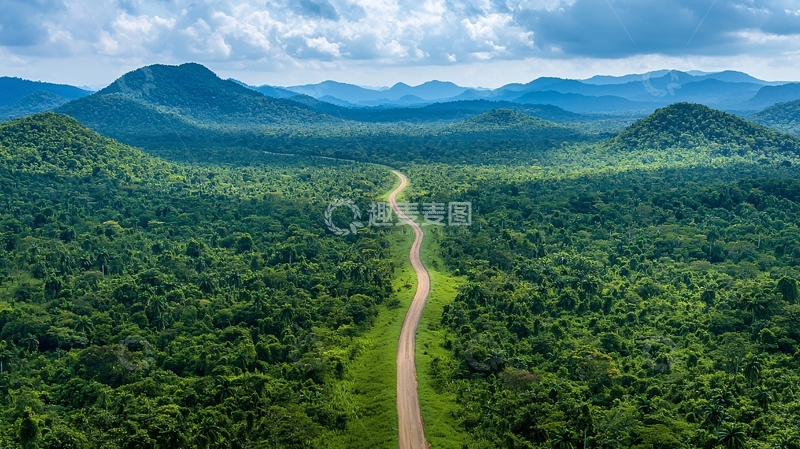 高清大图下载【趣麦麦图】绿色山脉公路