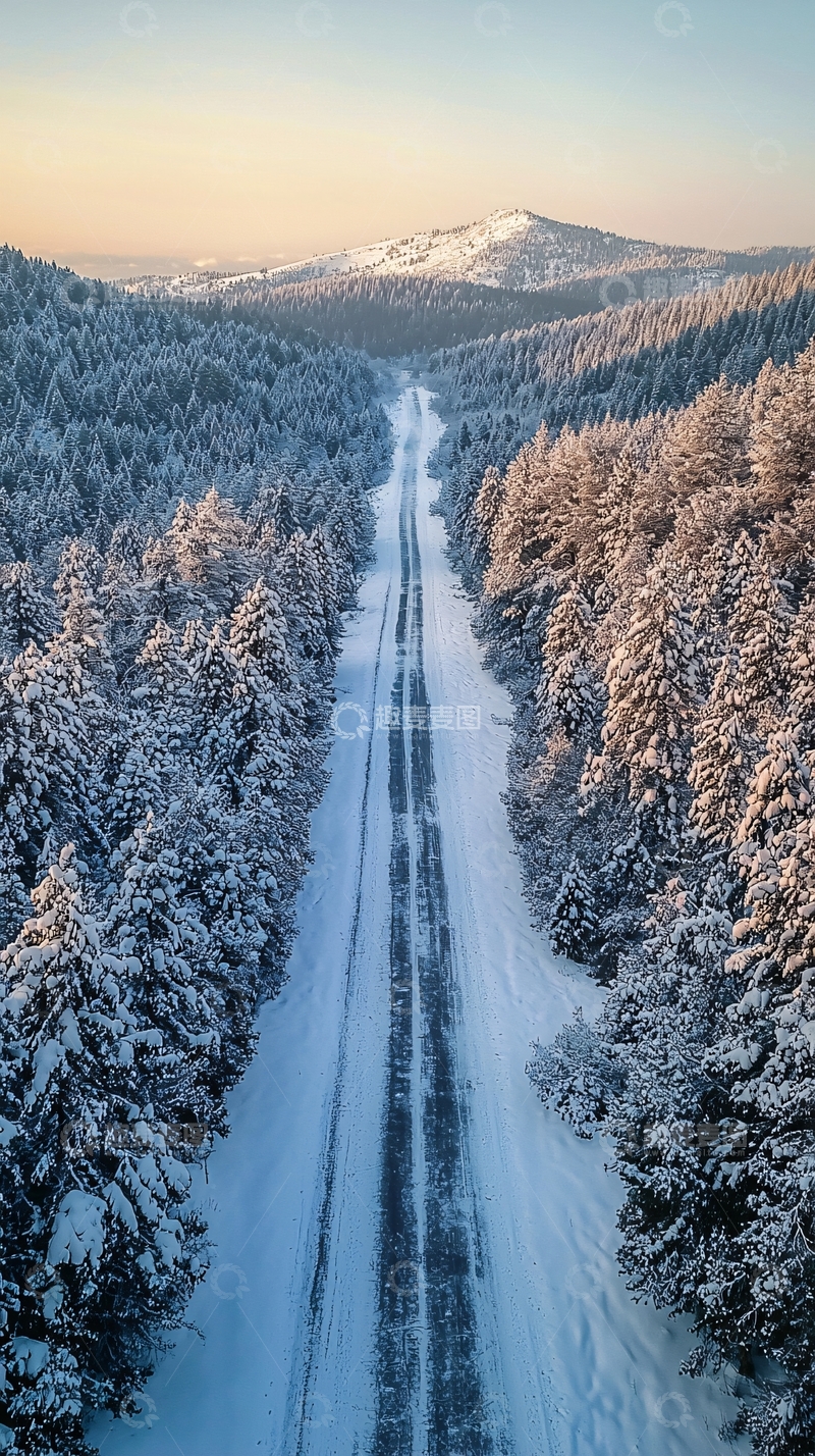 高清大图下载【趣麦麦图】雪覆盖的道路通向远山