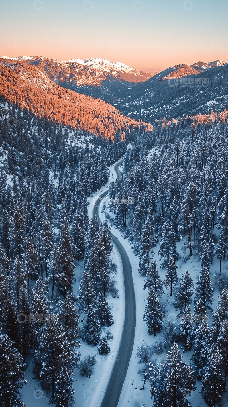 高清大图下载【趣麦麦图】雪山公路森林