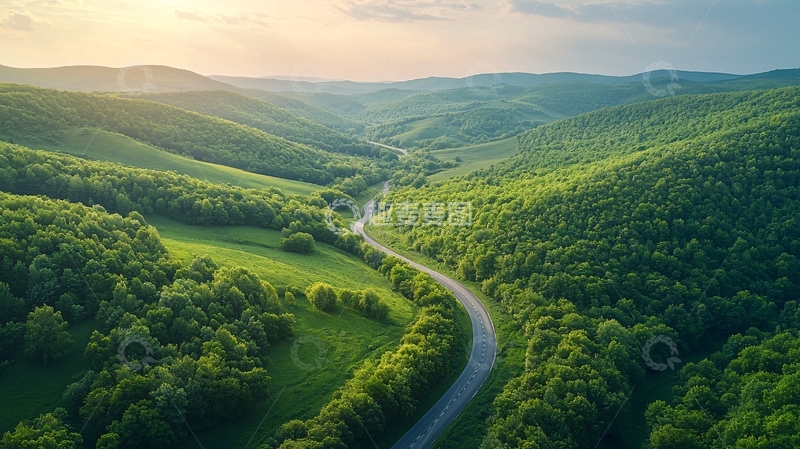 高清大图下载【趣麦麦图】山路蜿蜒绿意盎然