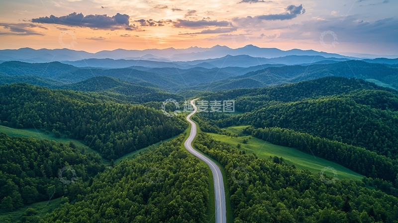 高清大图下载【趣麦麦图】蜿蜒山路通向远方