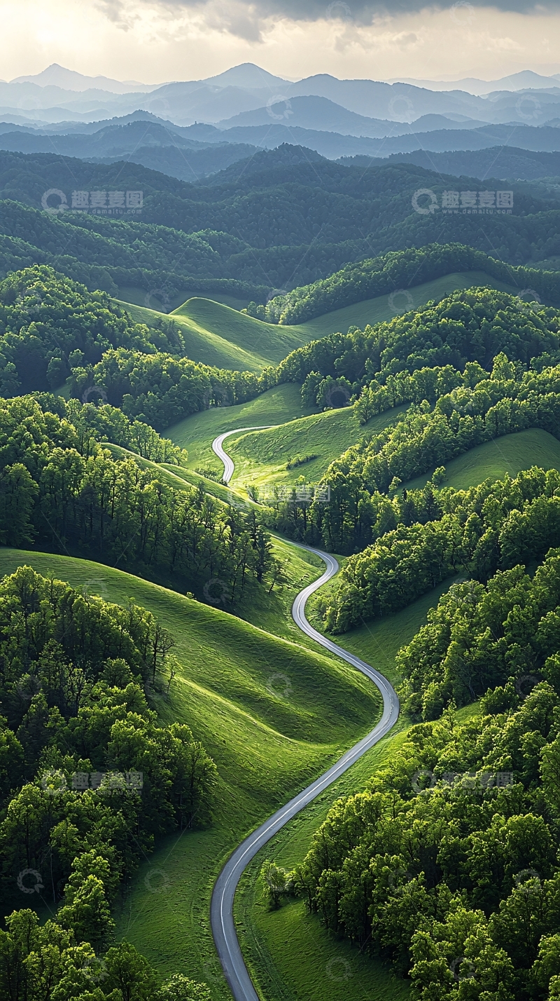 高清大图下载【趣麦麦图】蜿蜒山路绿色山丘