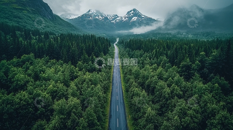 高清大图下载【趣麦麦图】山间公路森林的壮丽景色