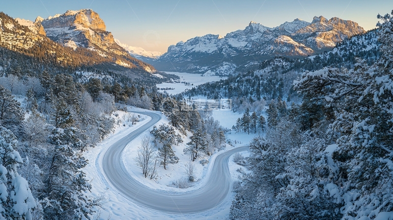 高清大图下载【趣麦麦图】冬季雪山弯曲道路