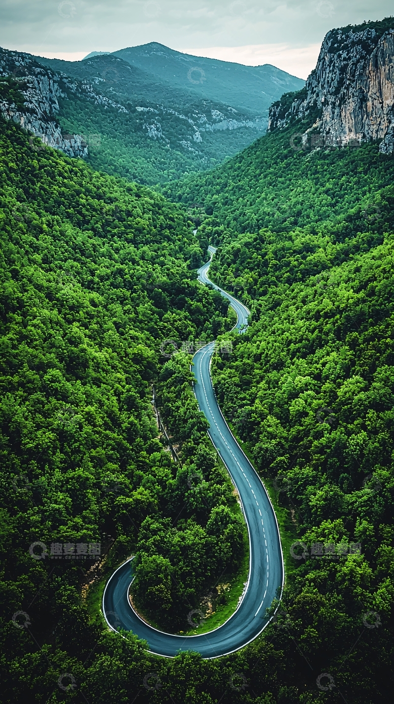 高清大图下载【趣麦麦图】蜿蜒的山路风景如画