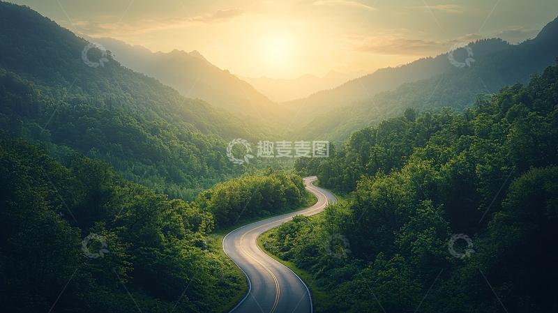 高清大图下载【趣麦麦图】蜿蜒道路穿过绿意山谷