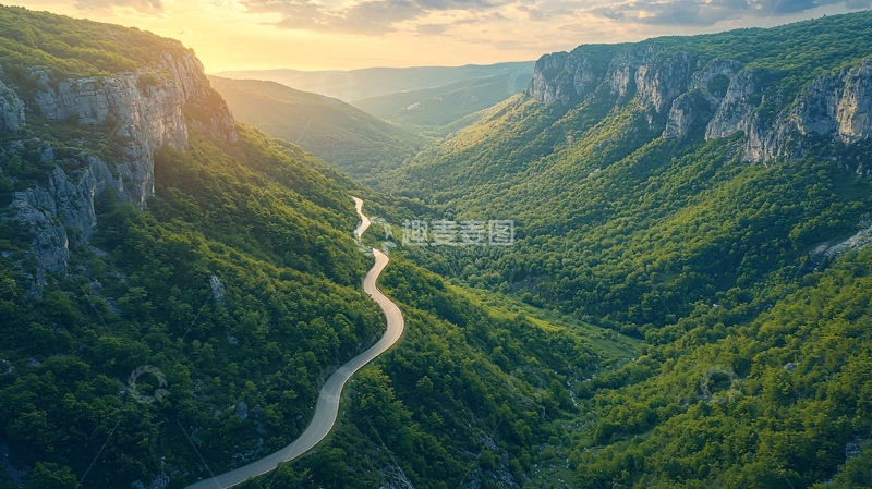 高清大图下载【趣麦麦图】峡谷中蜿蜒的道路