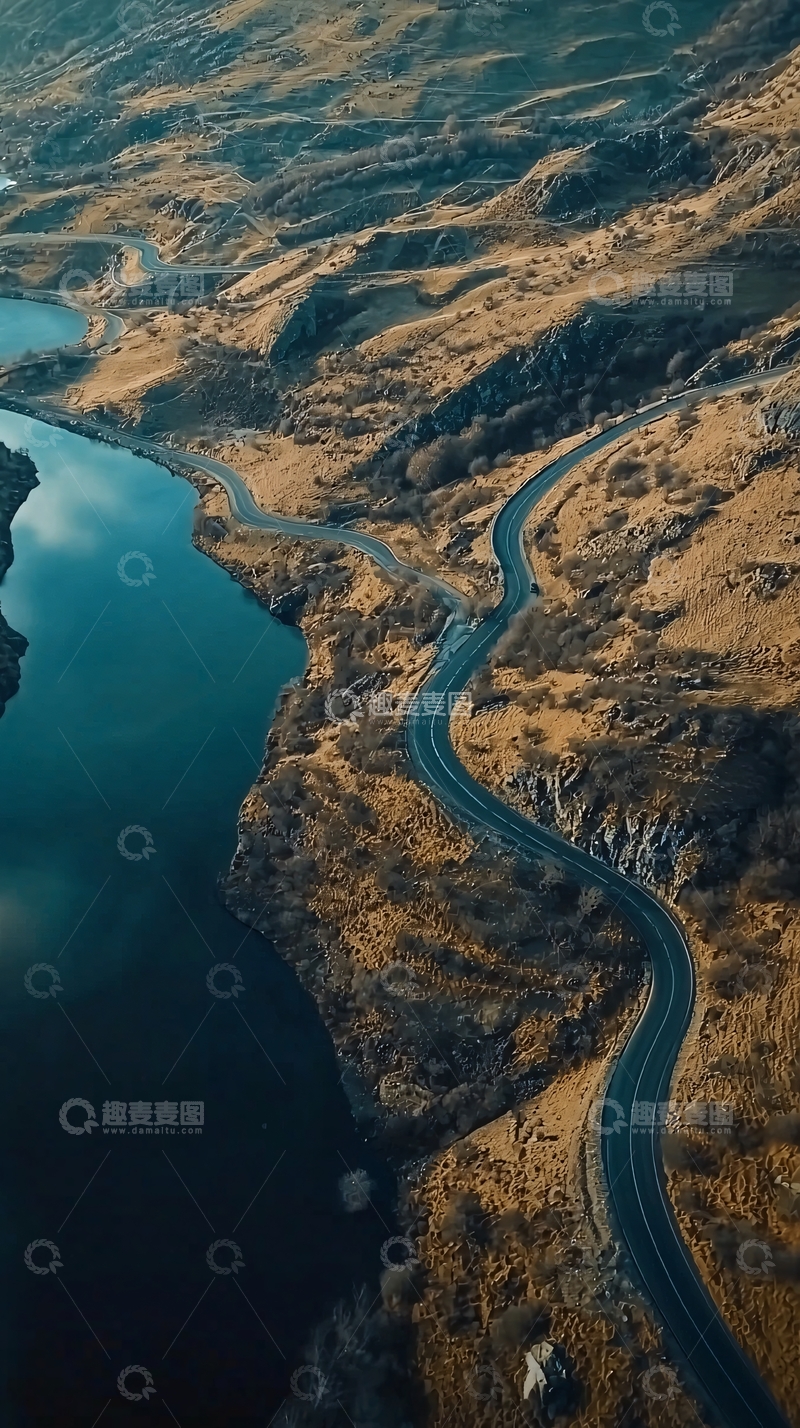 高清大图下载【趣麦麦图】蜿蜒公路沿湖而行