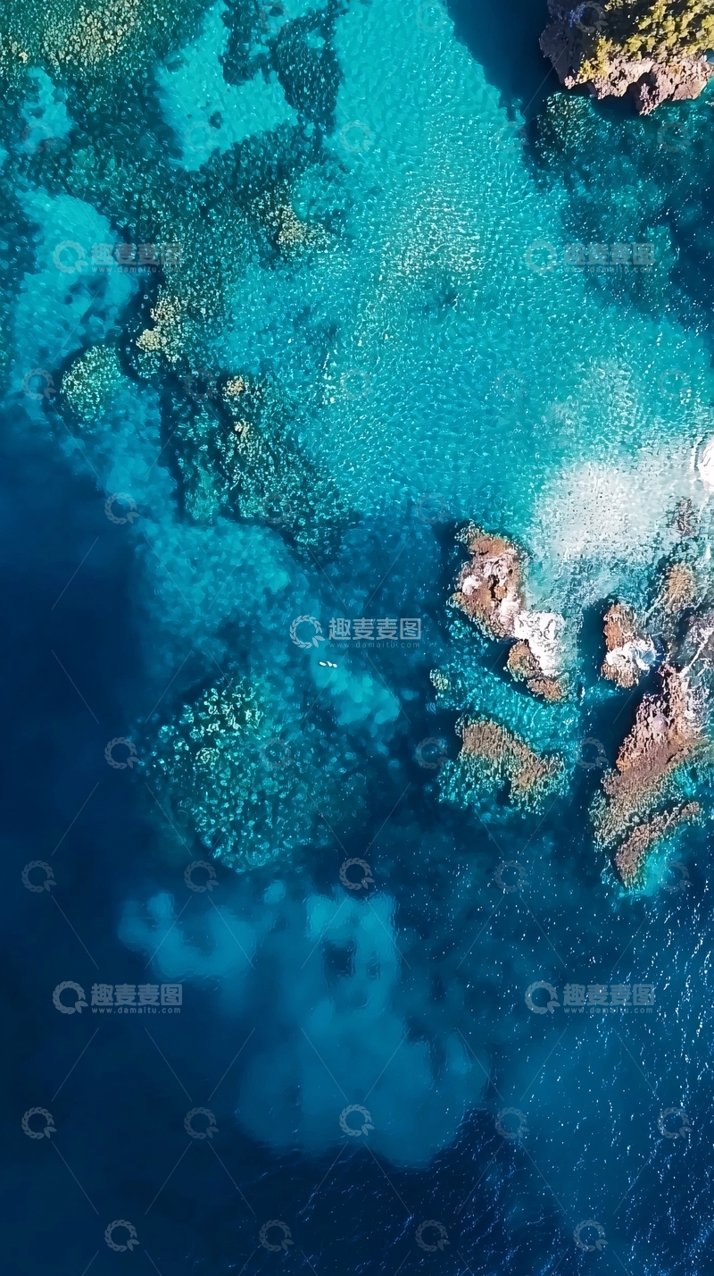 高清大图下载【趣麦麦图】俯瞰清澈碧蓝的海水