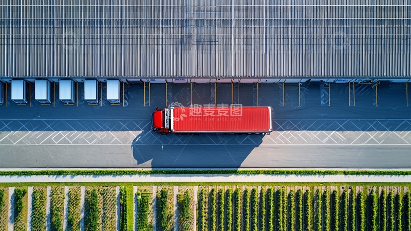 高清大图下载【趣麦麦图】红色卡车停靠在仓库