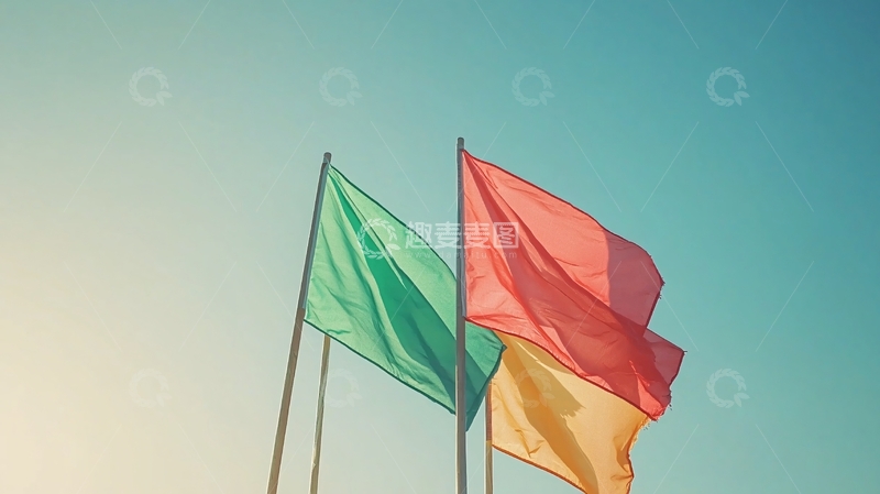 高清大图下载【趣麦麦图】蓝天背景下两面飘扬的旗帜