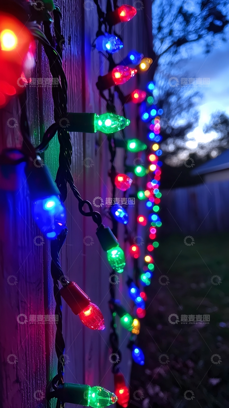 高清大图下载【趣麦麦图】彩色圣诞灯串