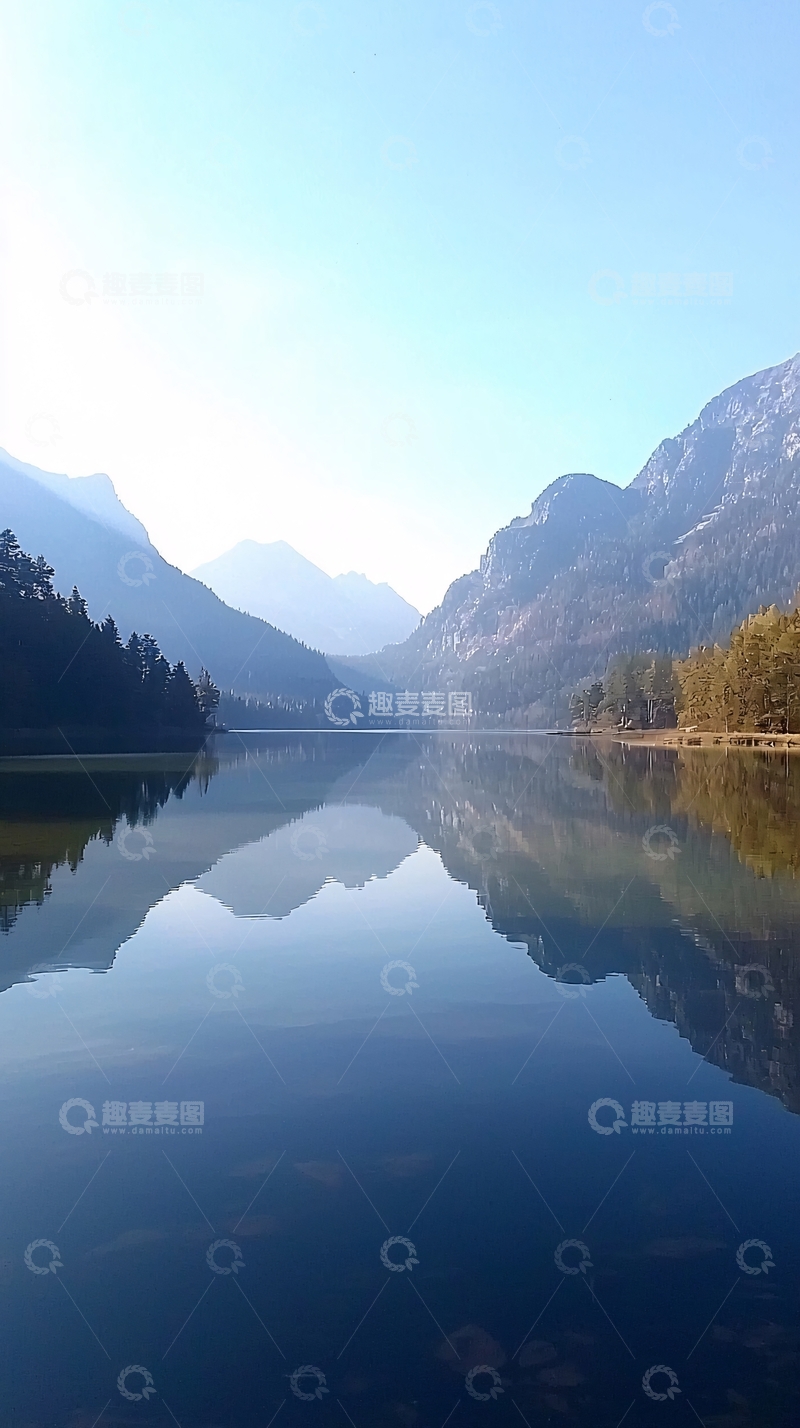 高清大图下载【趣麦麦图】宁静的山湖倒影