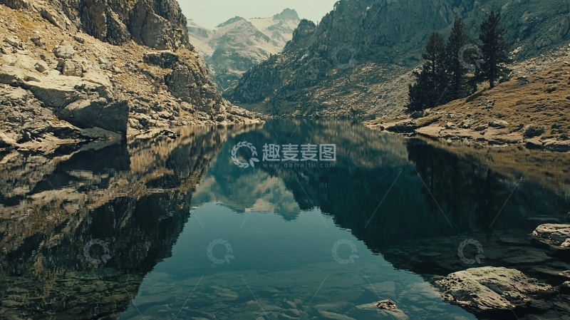 高清大图下载【趣麦麦图】山谷湖泊倒影