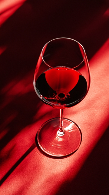 红酒杯中的红酒