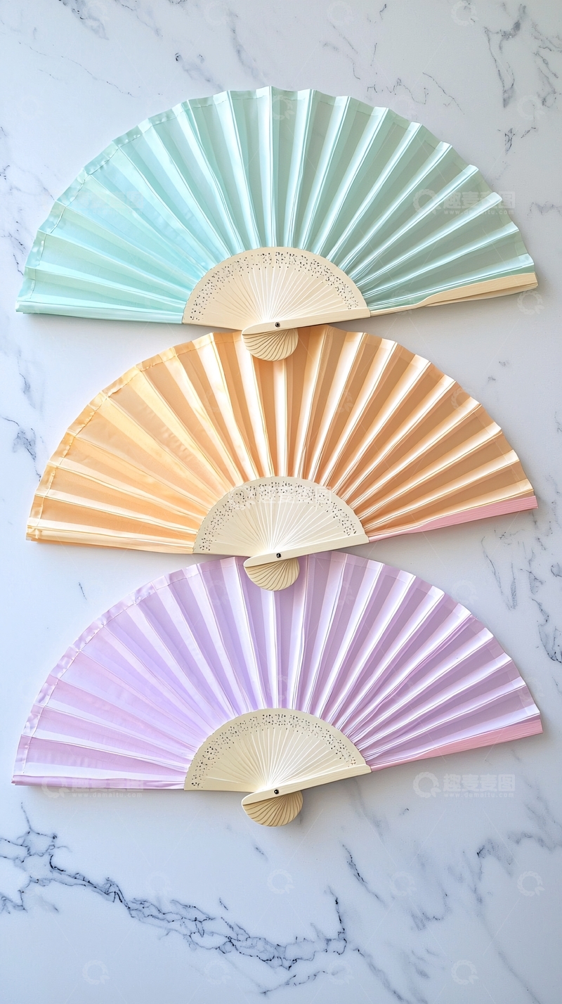高清大图下载【趣麦麦图】轻柔丝绸折叠扇