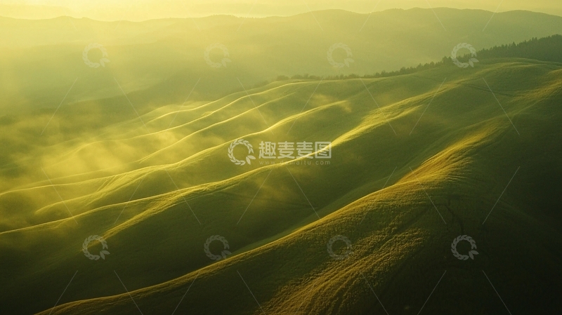 高清大图下载【趣麦麦图】阳光照射下的绿色山峦