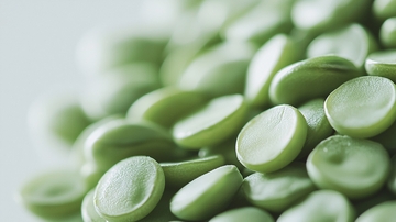 新鲜饱满的绿色豌豆特写