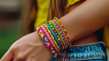 彩色编织手镯