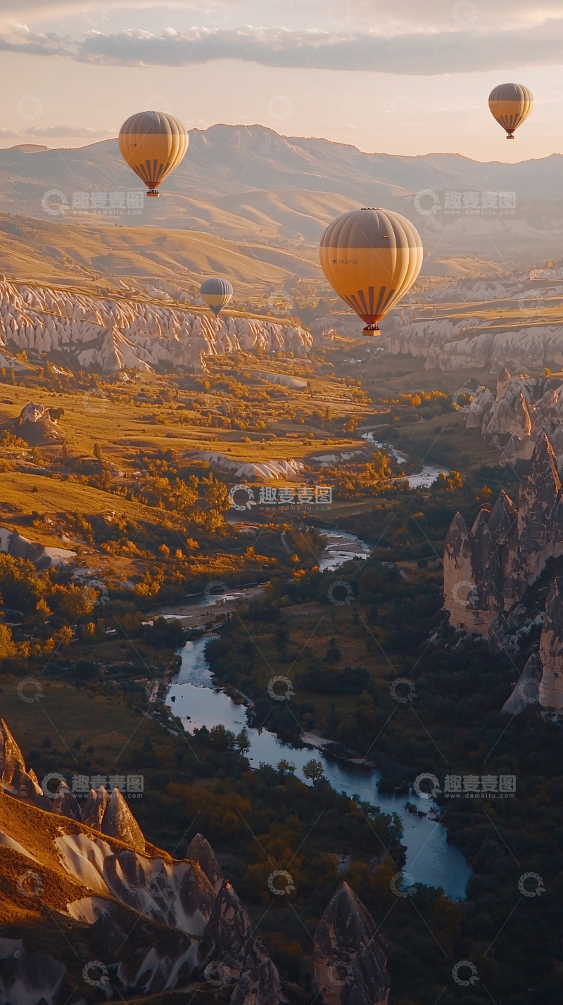 高清大图下载【趣麦麦图】热气球飞越卡帕多奇亚山谷