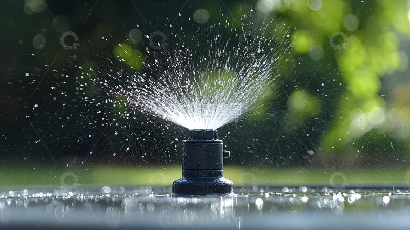 高清大图下载【趣麦麦图】绿地喷头洒水特写