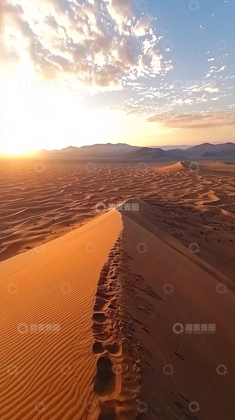 高清大图下载【趣麦麦图】沙漠日出足迹