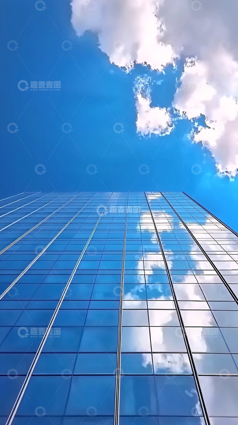 高清大图下载【趣麦麦图】蓝天白云下的玻璃幕墙大楼
