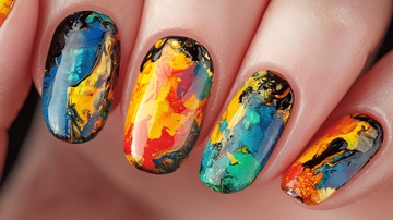 彩色晕染美甲